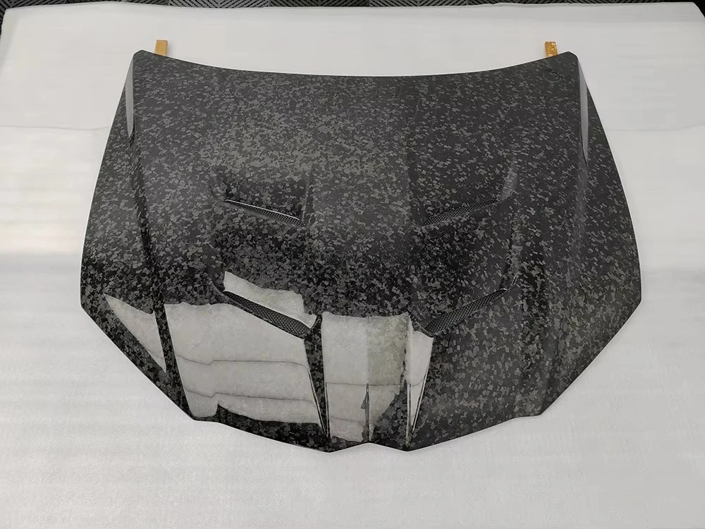 New Forged Carbon 3K Twill Real Carbon Fiber Front Hood/Bonnet for URUS 1st Generation (M Style) Screw-On